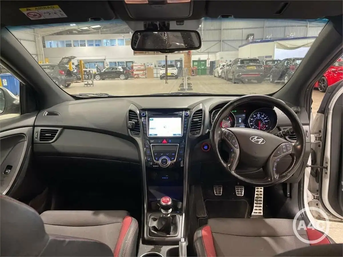 2016-hyundai-i30-16-turbo-5d-big-8