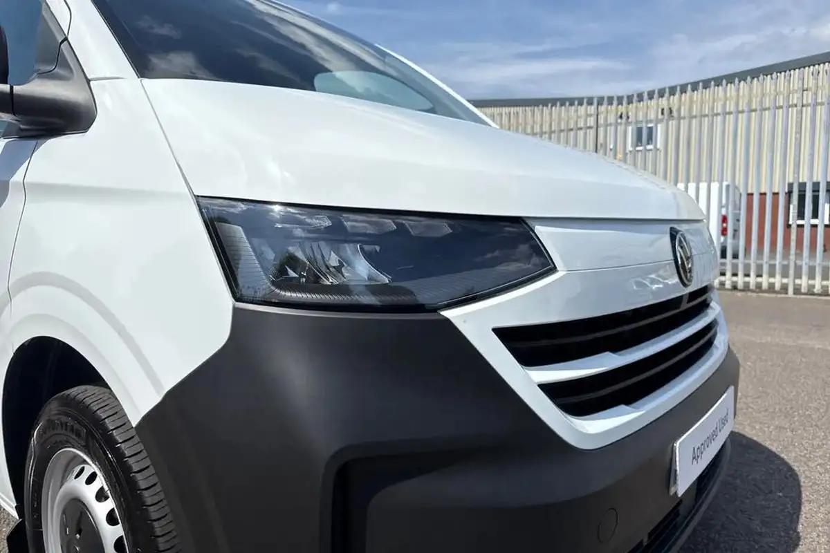2025-volkswagen-transporter-20tdi-t30-commerce-plus-bmt-swb-150pseu6e-big-24