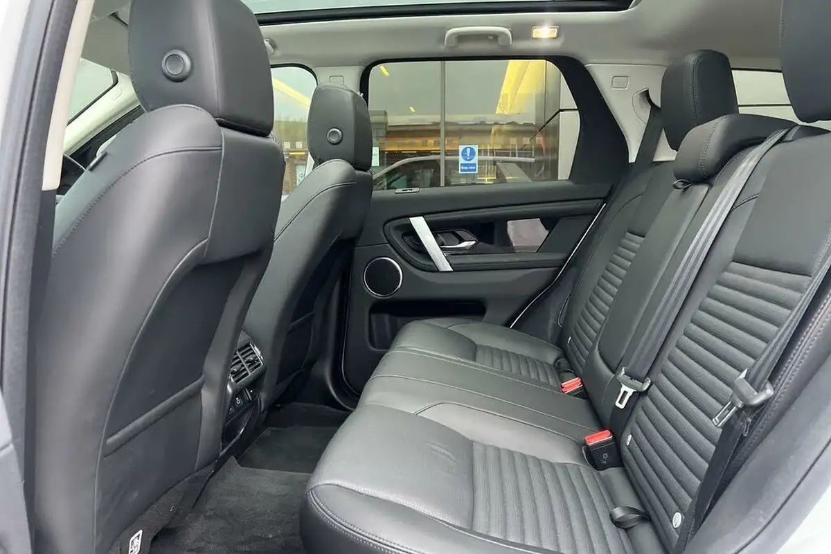 2024-land-rover-discovery-sport-15-p300e-s-big-39