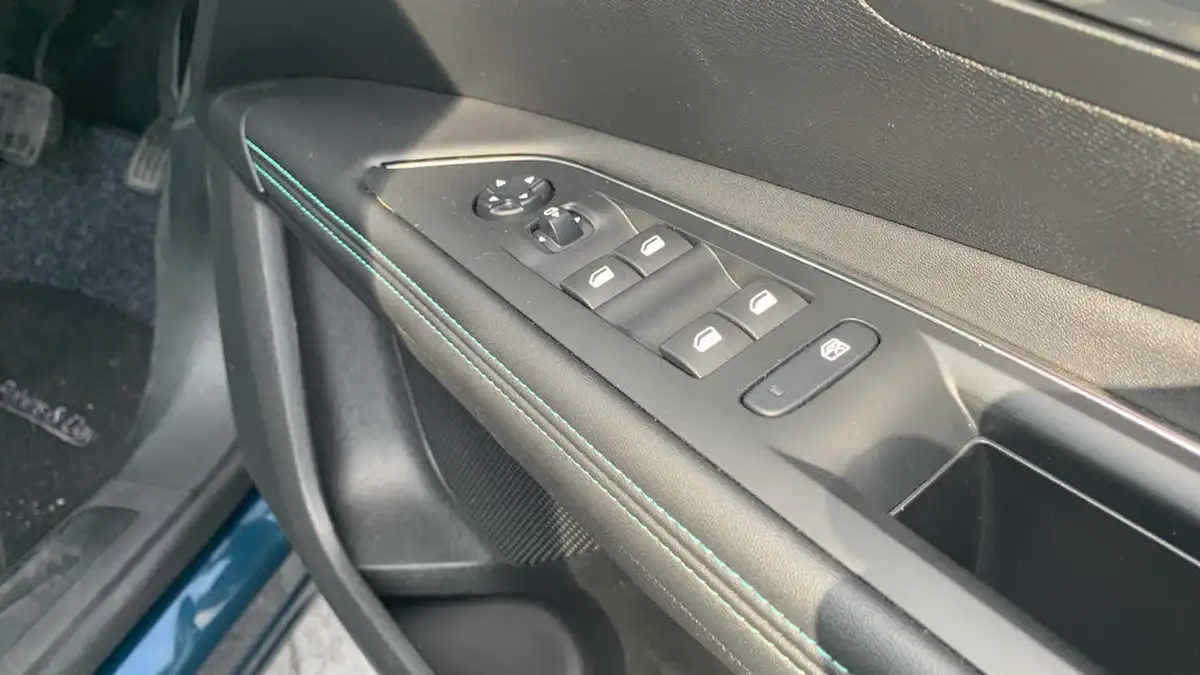 2022-peugeot-3008-suv-12-puretech-allure-premium-eat8-big-21