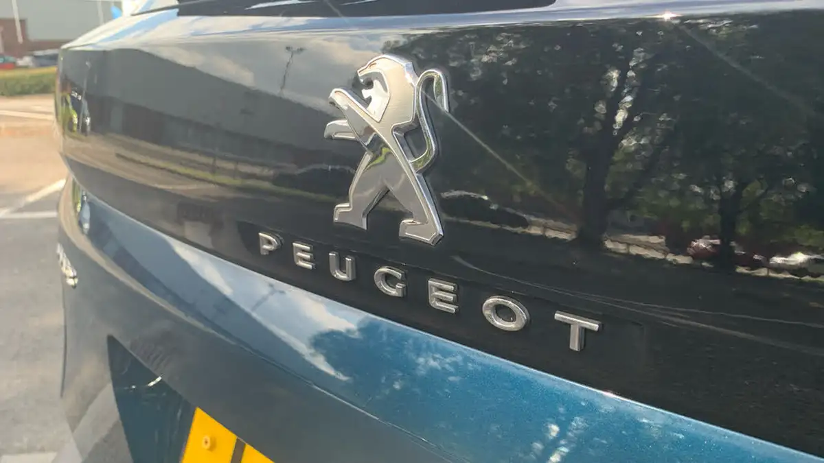 2022-peugeot-3008-suv-12-puretech-allure-premium-eat8-big-25