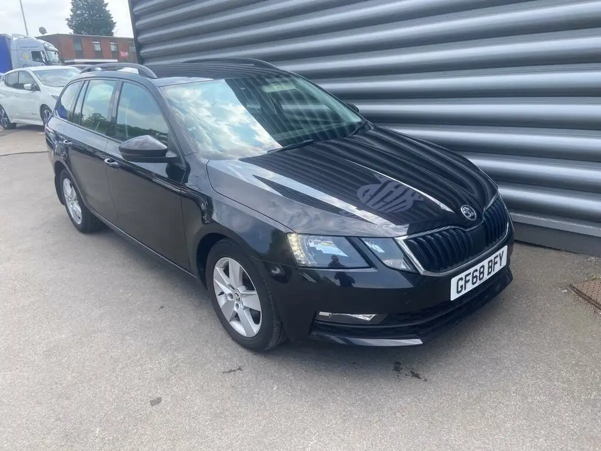 2018-skoda-octavia-16tdi-se-scr-estate-dsg-big-9