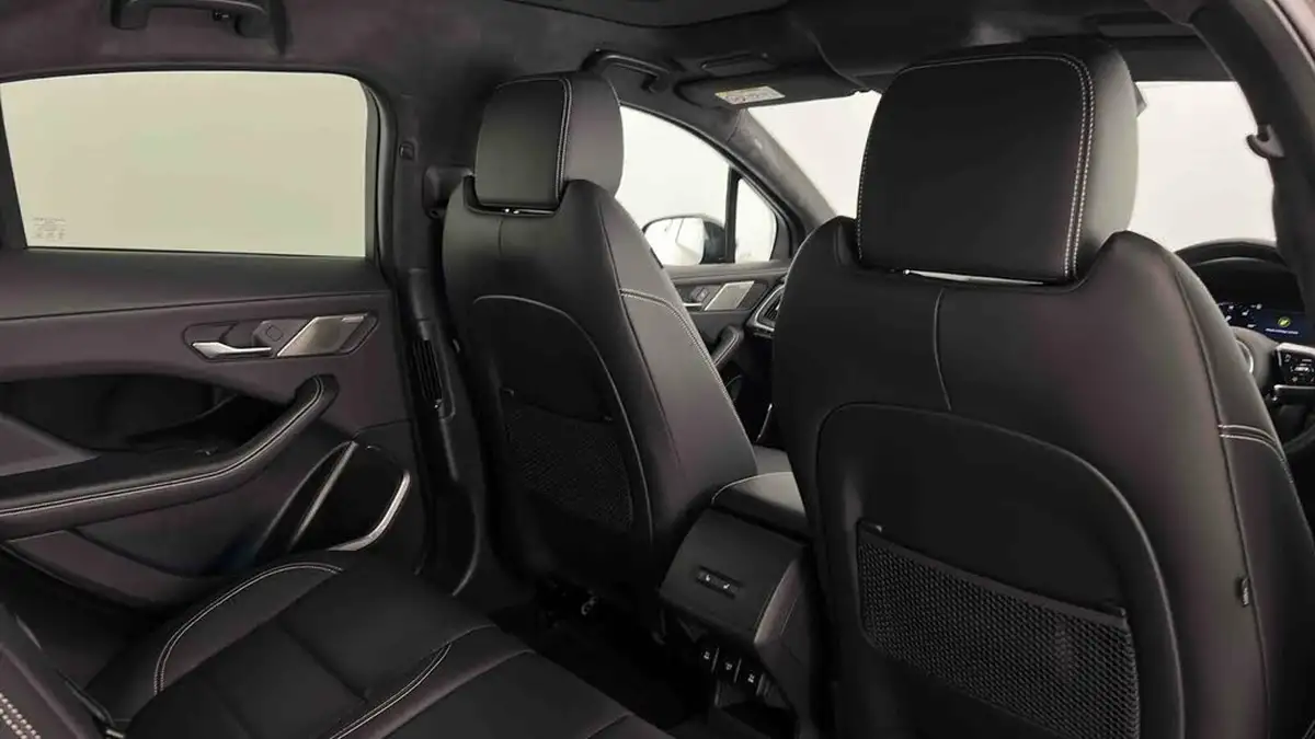 2023-jaguar-i-pace-ev400-hse-black-big-46