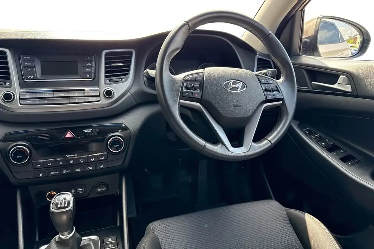 2015-hyundai-tucson-17crdi-blue-drive-se-big-17