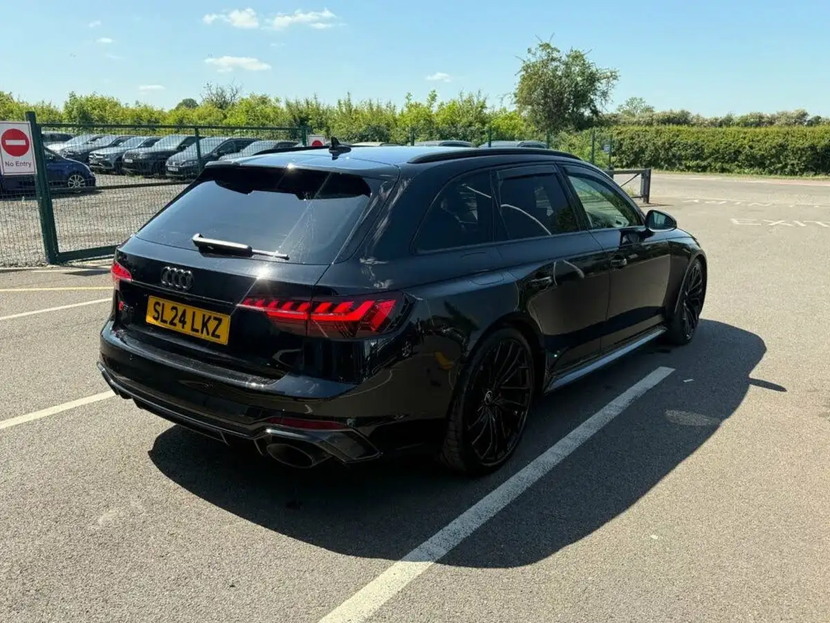2024-audi-rs4-avant-29-tfsi-carbon-black-big-10