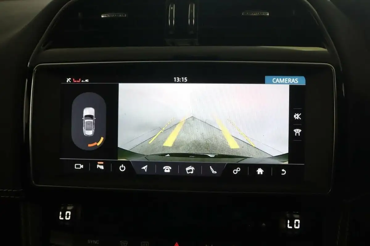 2020-jaguar-f-pace-20-i4d-chequered-flag-240ps-big-45