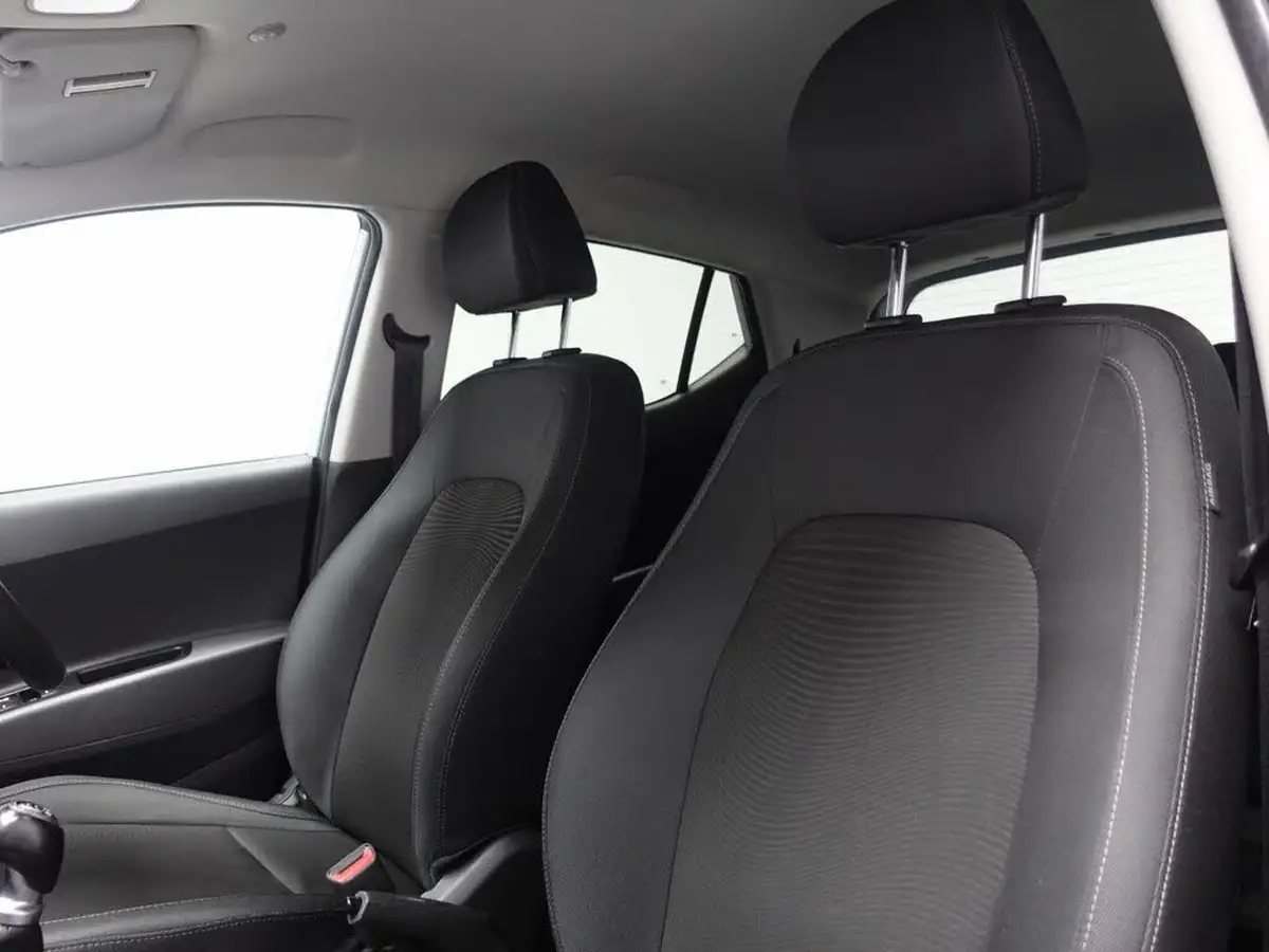 2019-hyundai-i10-10-play-big-14