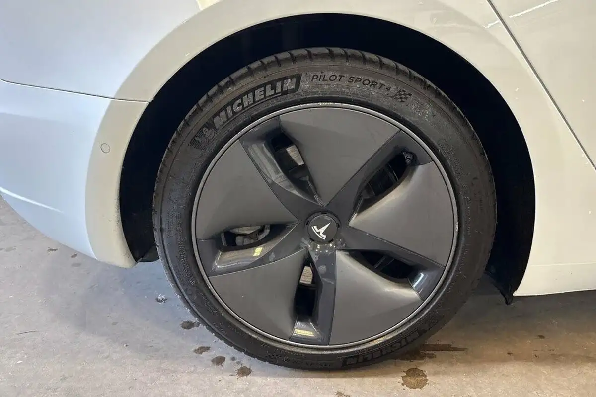 2020-tesla-model-3-e-standard-plus-big-13