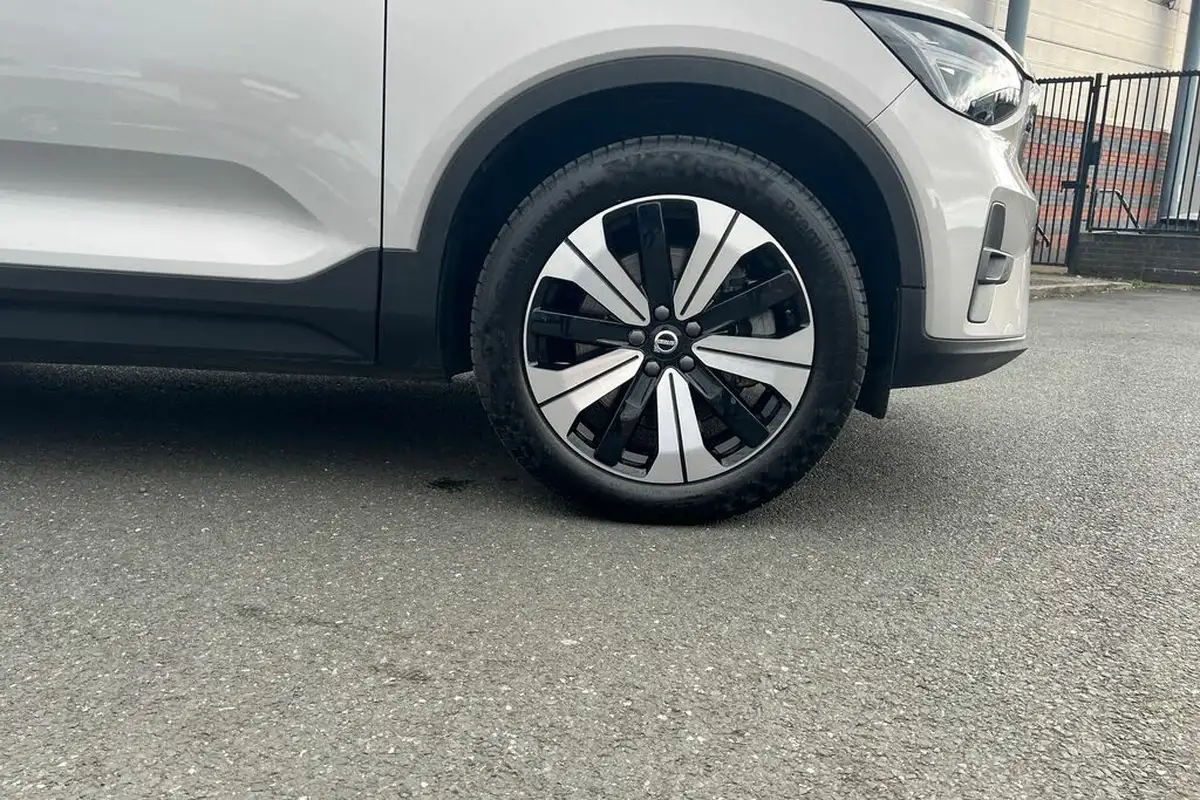 2023-volvo-xc40-15-t5-ultimate-dark-big-4