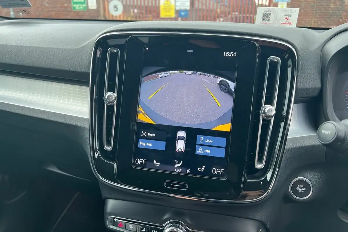 2022-volvo-xc40-15-t4-plus-big-15