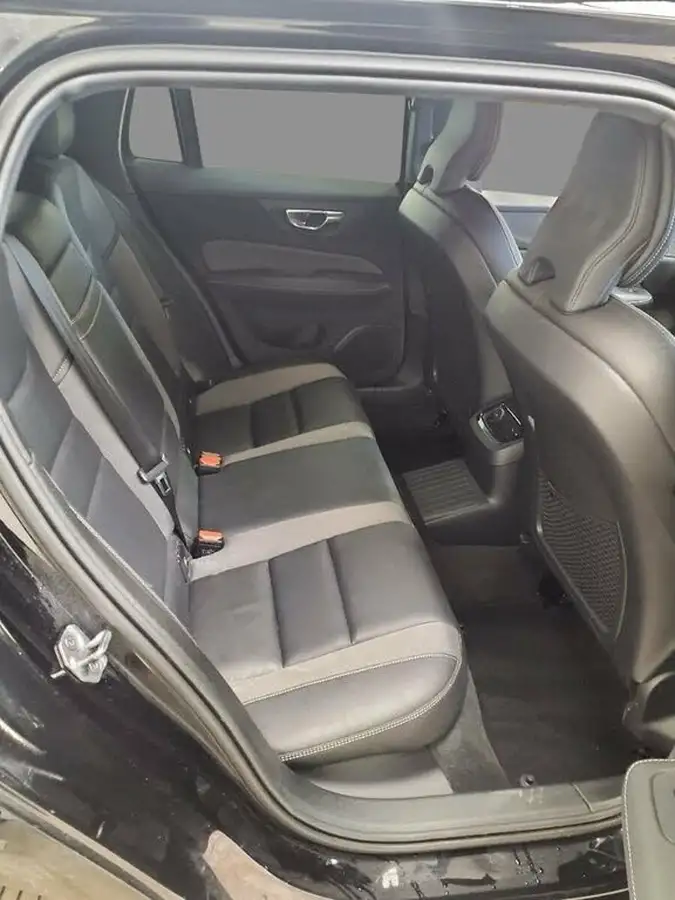 2021-volvo-v60-20-t6-r-design-340bhp-big-6