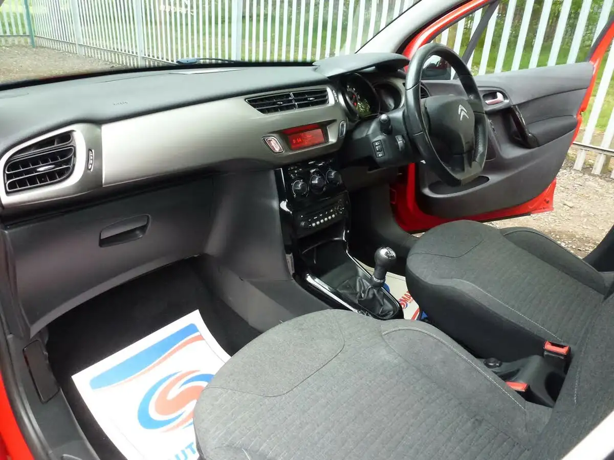 2016-citroen-c3-10-edition-big-16