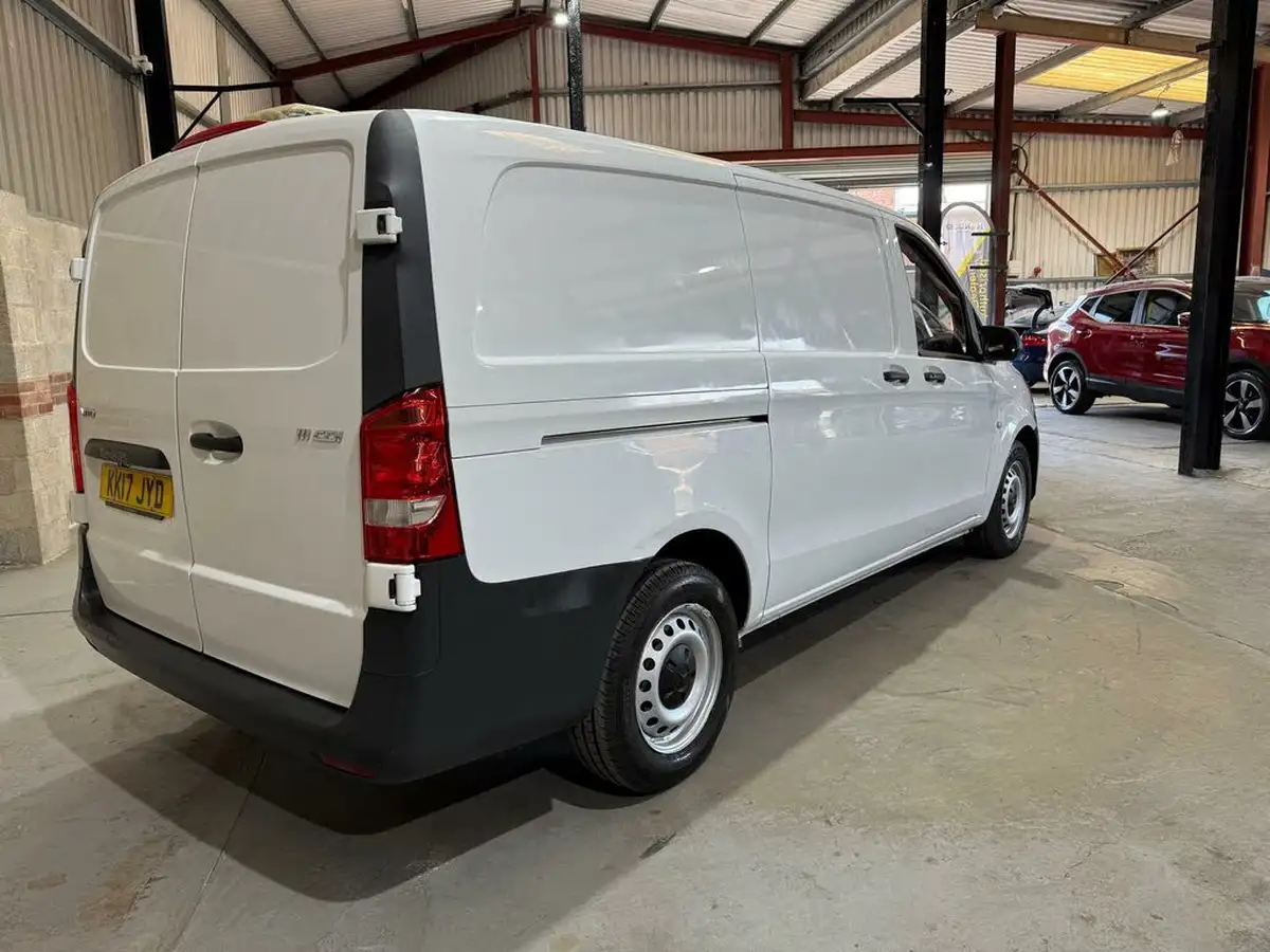 2017-mercedes-benz-vito-16cdi-111cdi-panel-extra-long-big-4