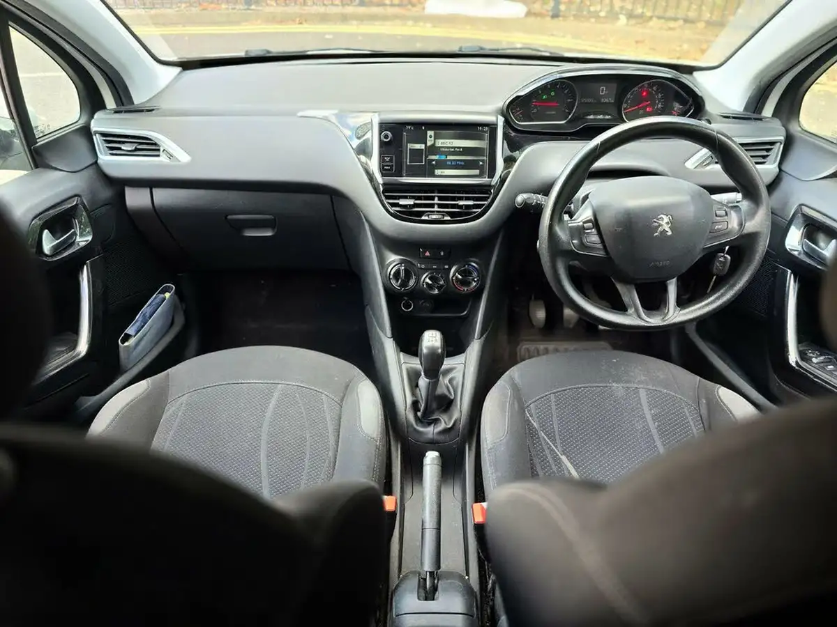 2013-peugeot-208-12-active-3d-big-18