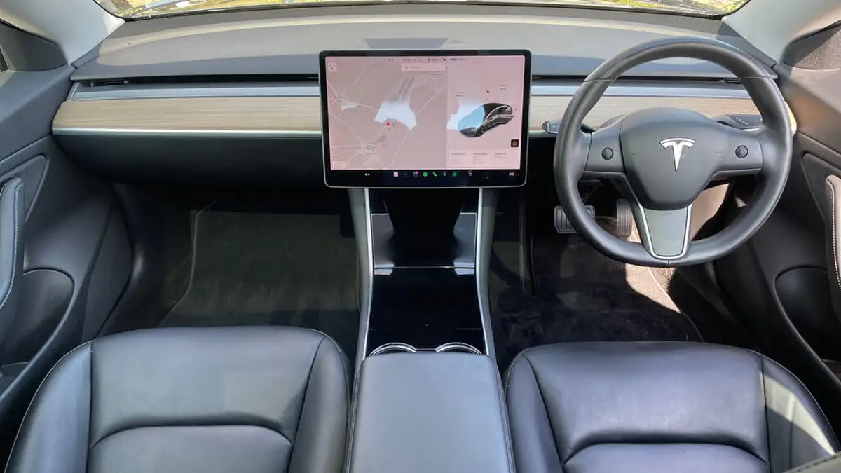 2019-tesla-model-3-e-long-range-4x4-big-10