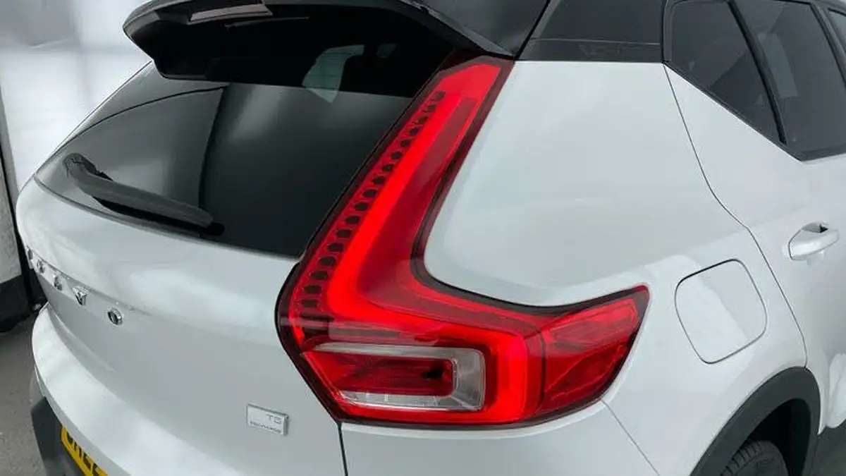 2022-volvo-xc40-15-t5-r-design-pro-big-30