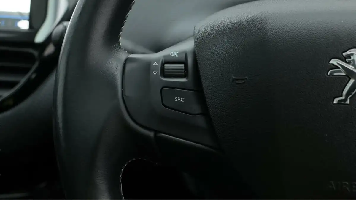 2019-peugeot-208-12-puretech-tech-edition-82bhp-big-23