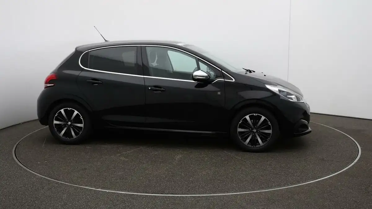 2019-peugeot-208-12-puretech-tech-edition-82bhp-big-47