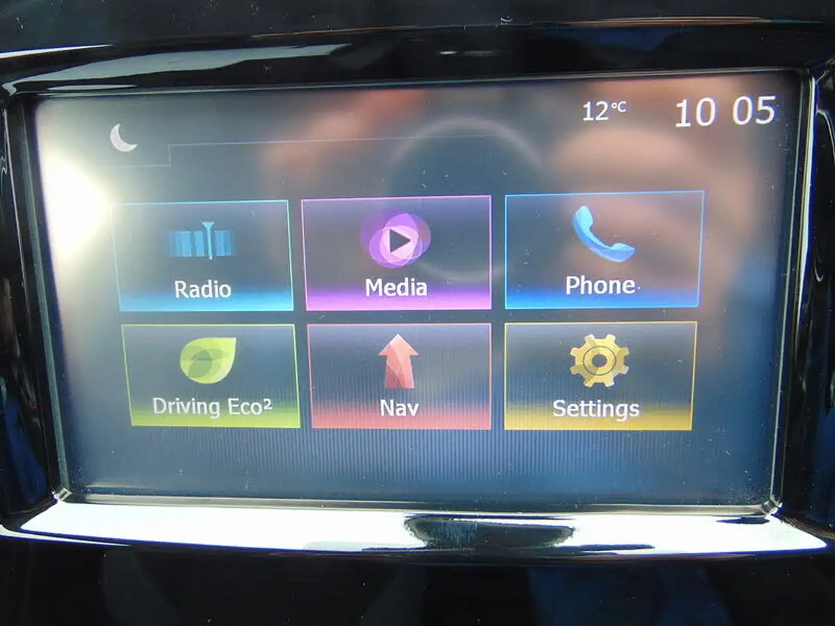 2016-renault-clio-09-tce-dynamique-s-nav-big-15