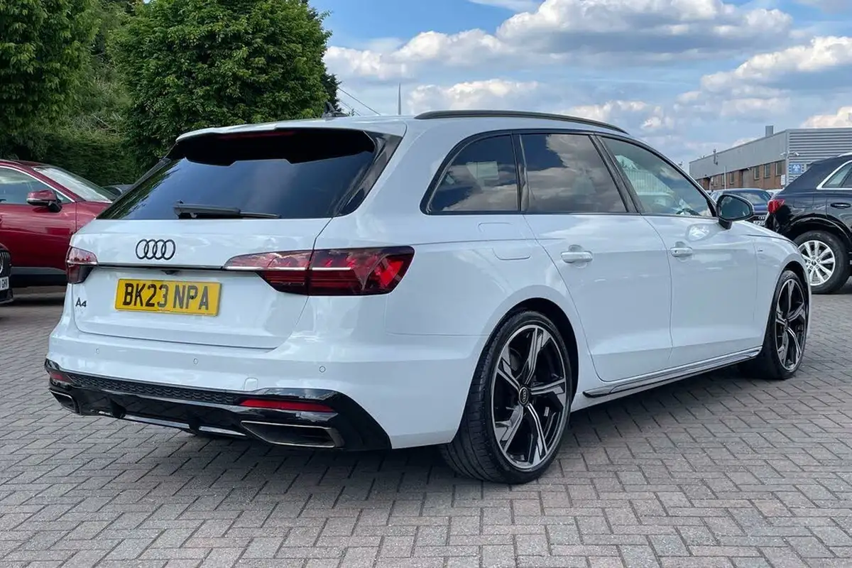 2023-audi-a4-avant-20-40-tfsi-black-edition-big-3