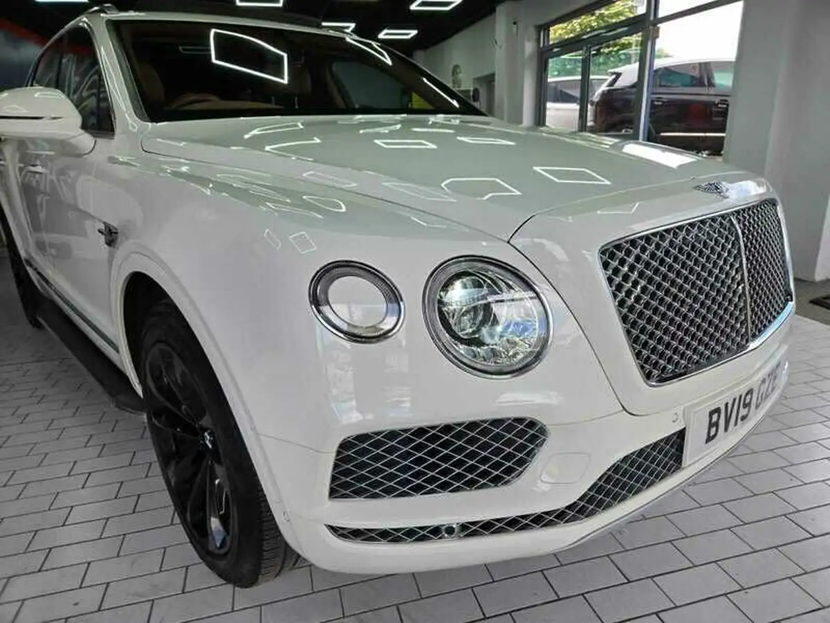 2019-bentley-bentayga-40-v8-big-44