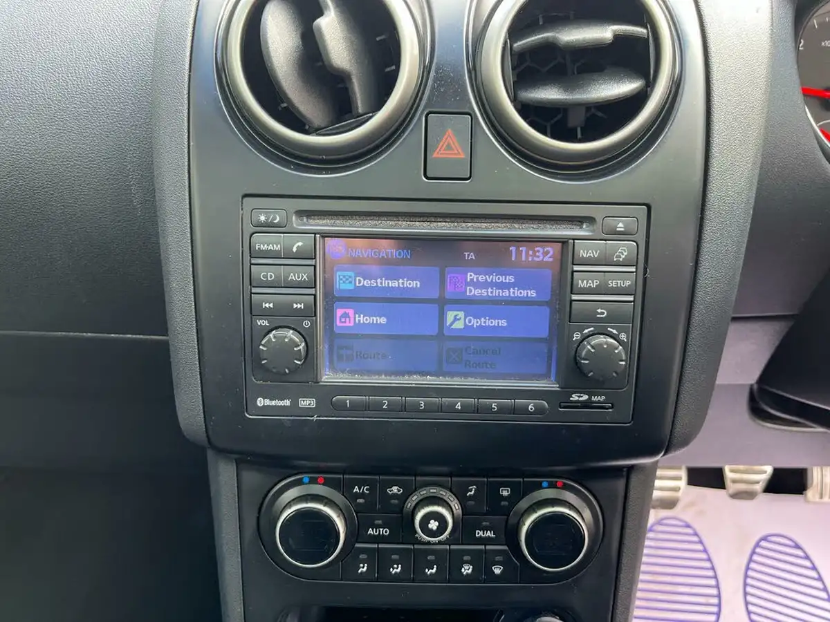2011-nissan-qashqai2-15td-n-tec-big-40