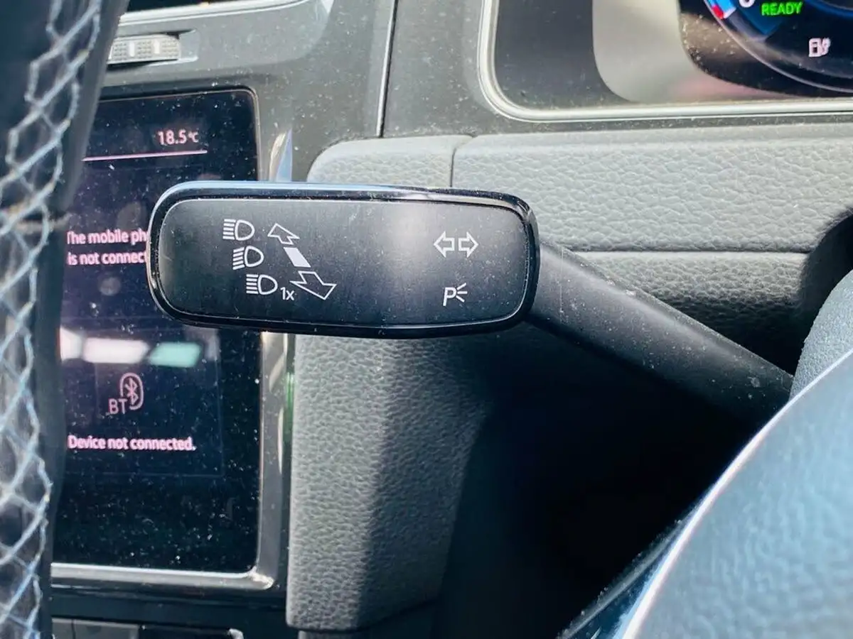 2019-volkswagen-golf-e-e-golf-big-17