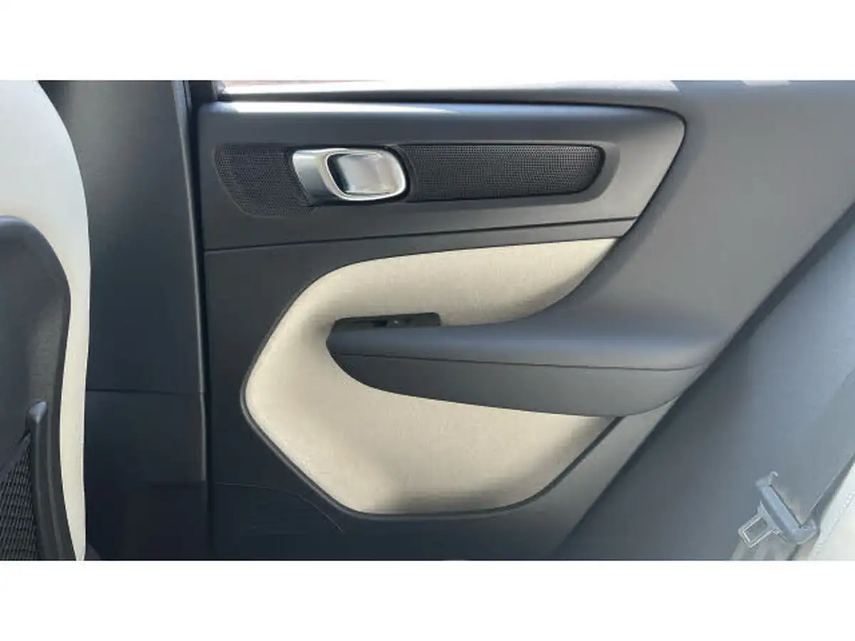 2021-volvo-xc40-20-b4-inscription-pro-194bhp-auto-big-35