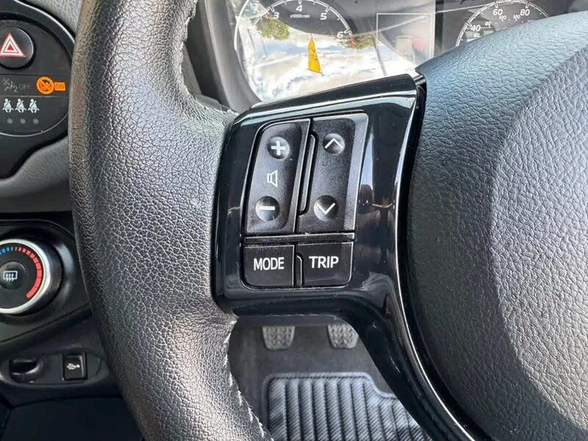 2019-toyota-yaris-15-vvt-i-icon-tech-111bhp-1496cc-big-31