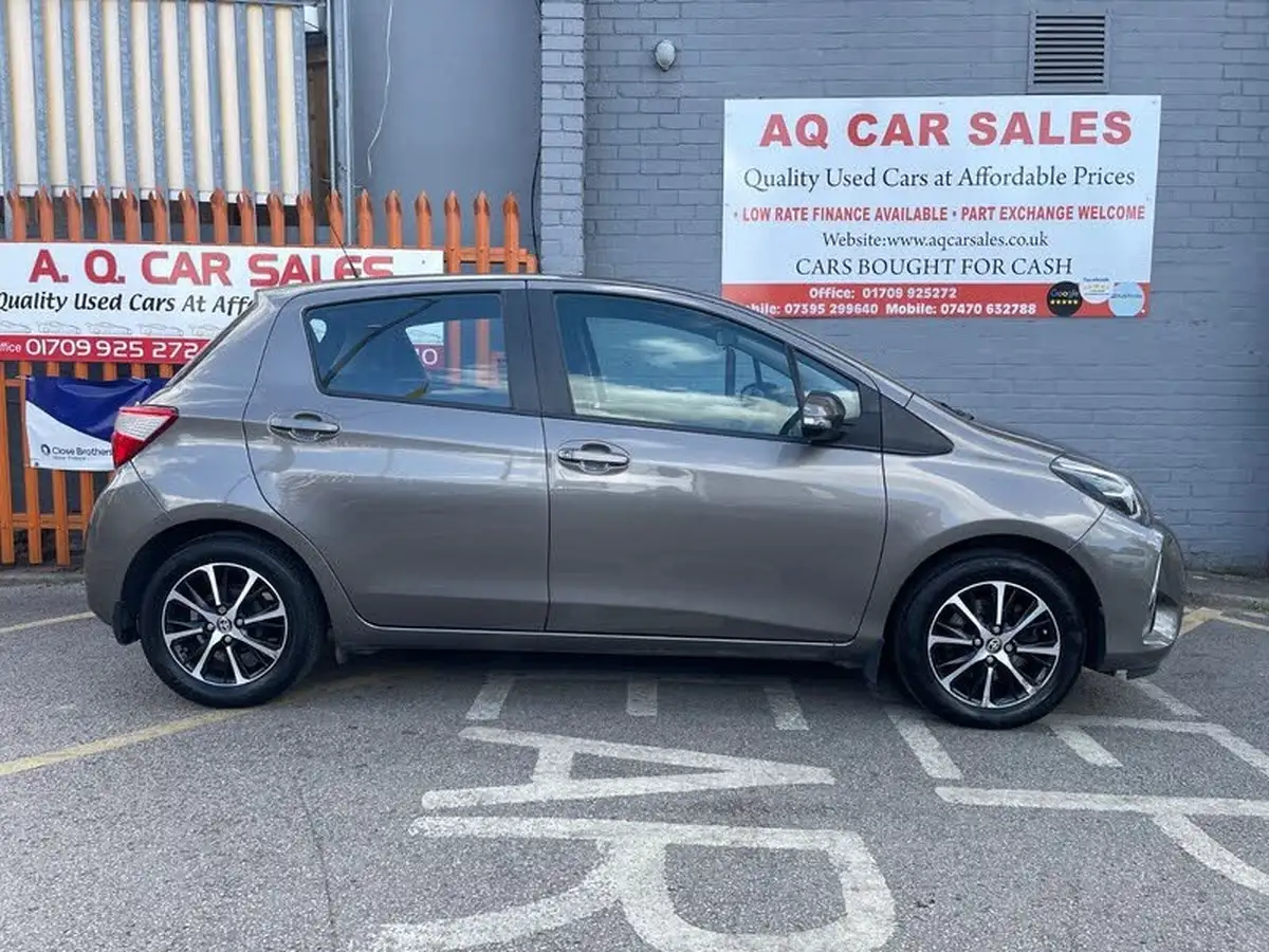 2019-toyota-yaris-15-vvt-i-icon-tech-111bhp-1496cc-big-7