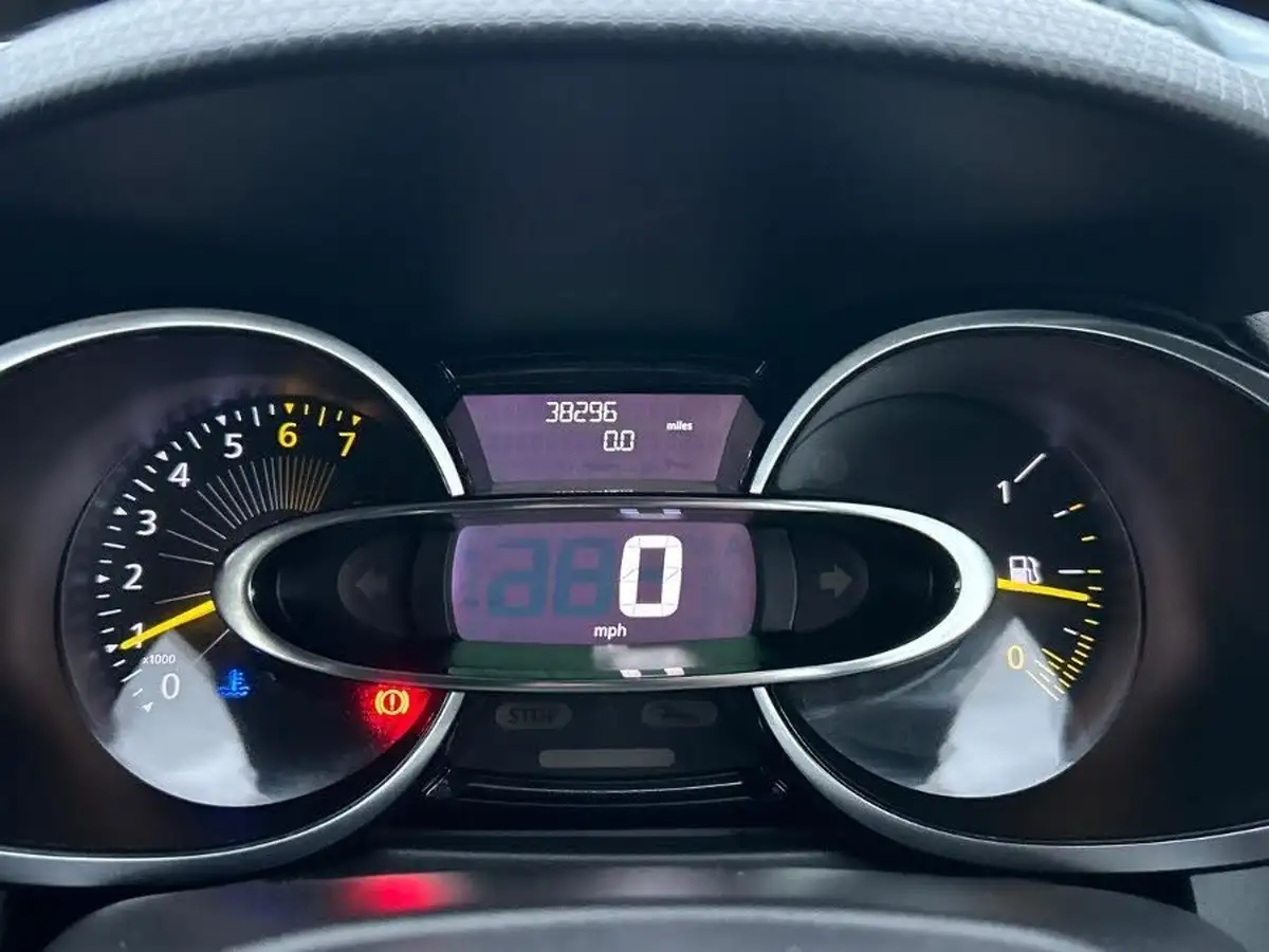 2015-renault-clio-09-tce-dynamique-s-nav-big-24