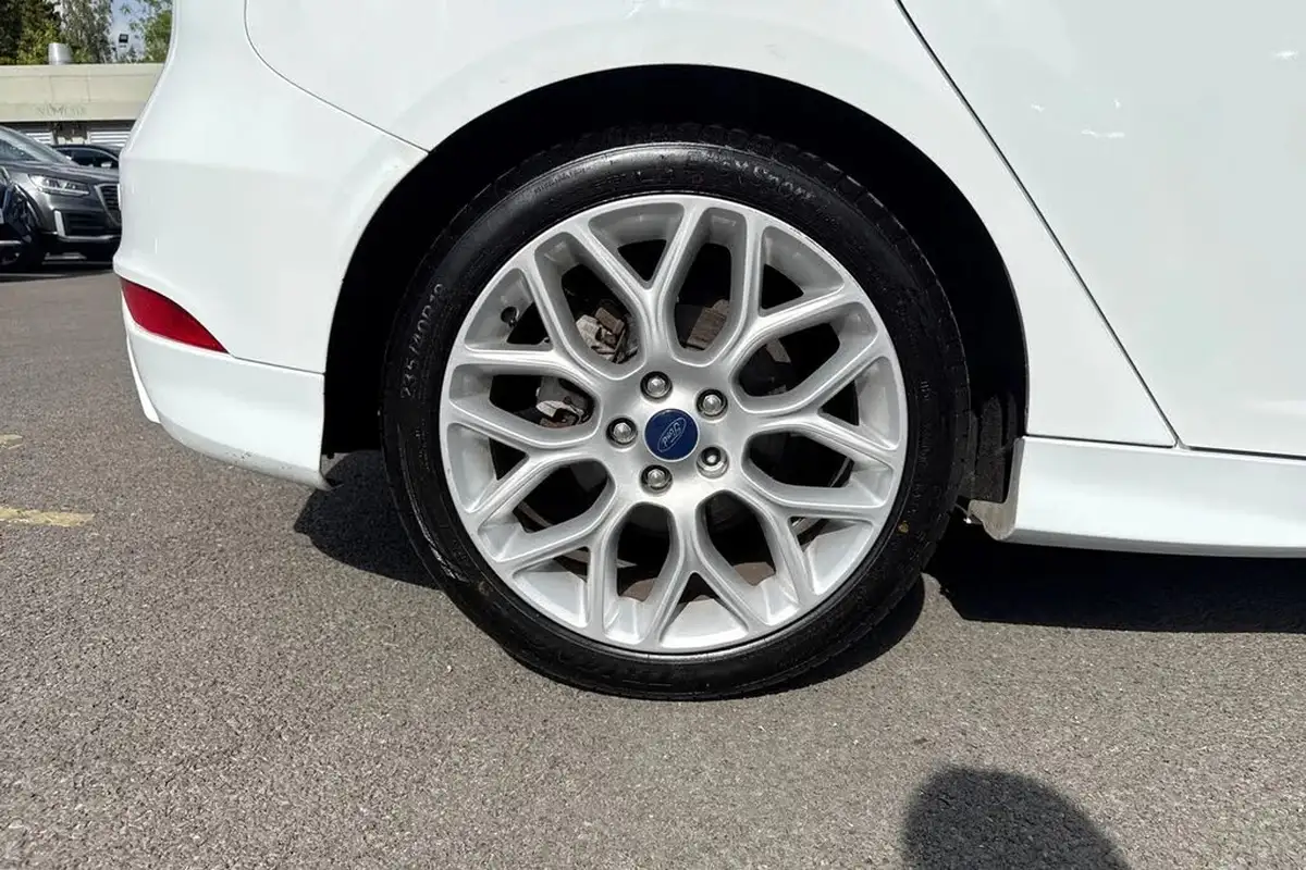 2018-ford-focus-10t-st-line-140ps-hatchback-big-20