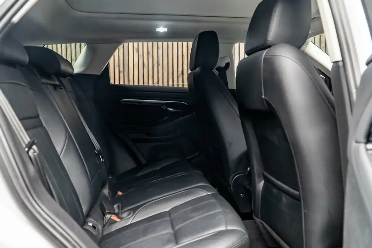 2021-land-rover-range-rover-evoque-15-p300e-s-big-36