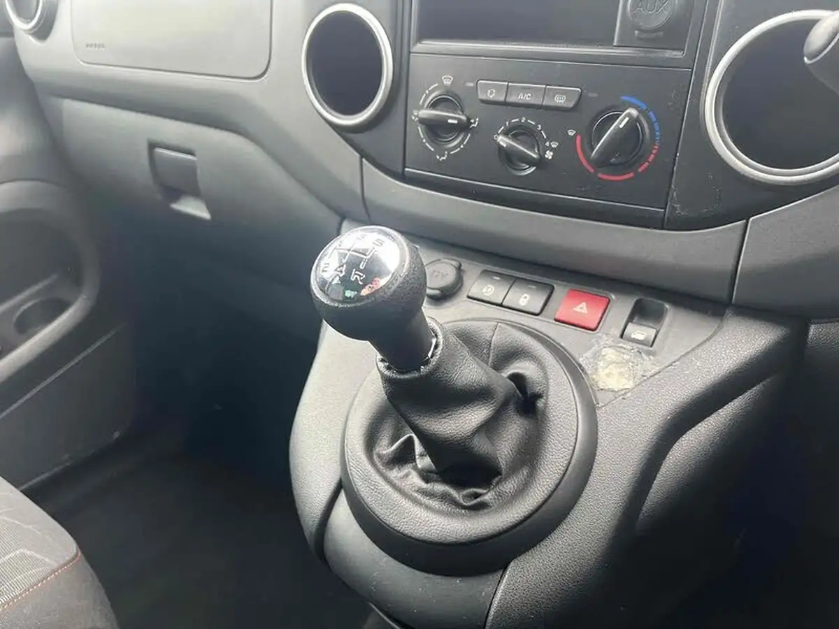 2018-peugeot-partner-big-31