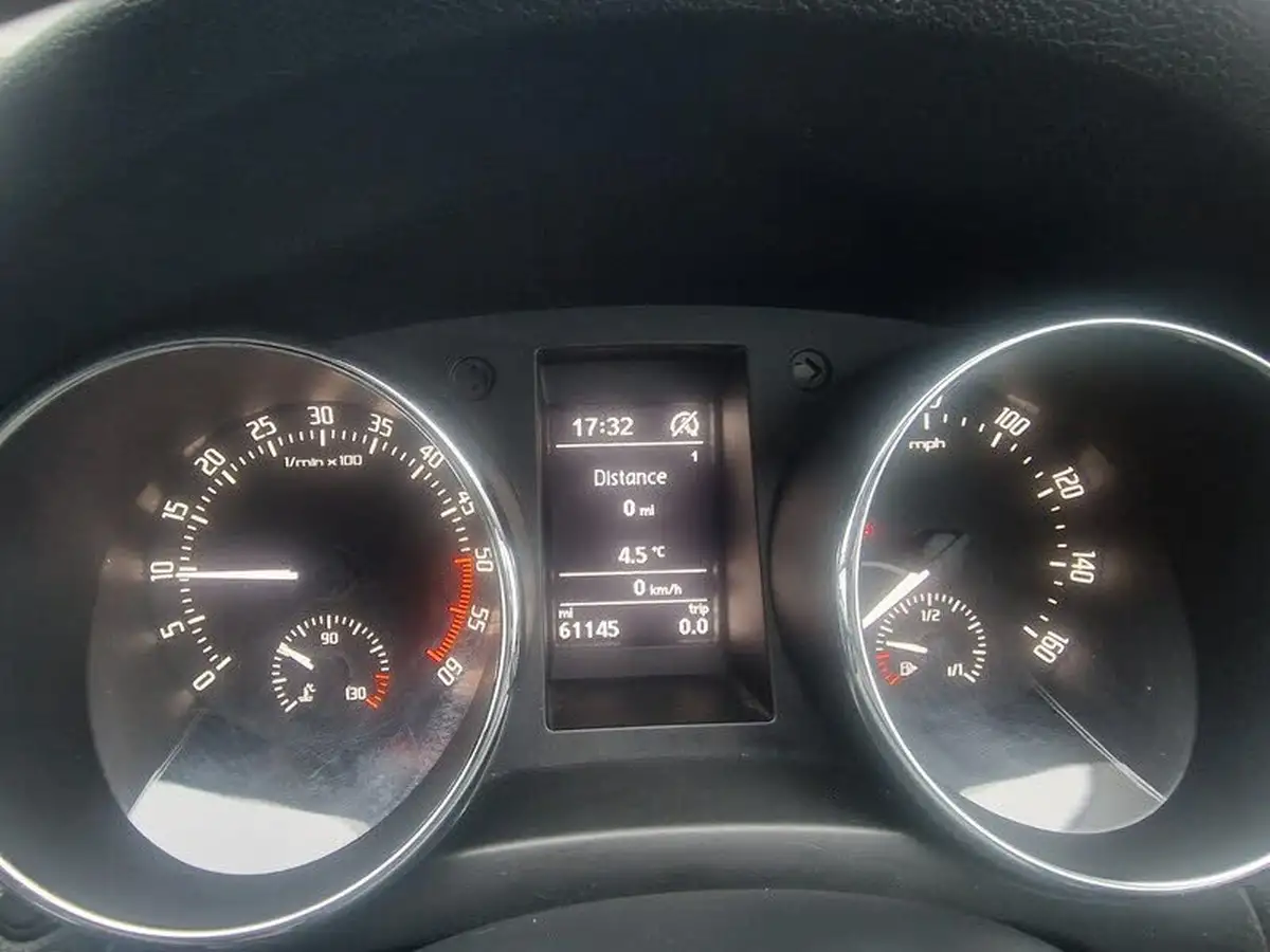 2014-skoda-yeti-16tdi-s-greenline-ii-big-19