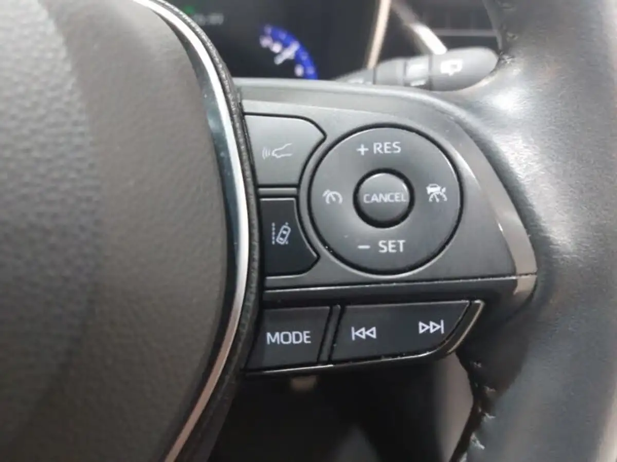 2023-toyota-corolla-18-vvt-i-excel-120bhp-trk-hatchback-big-12