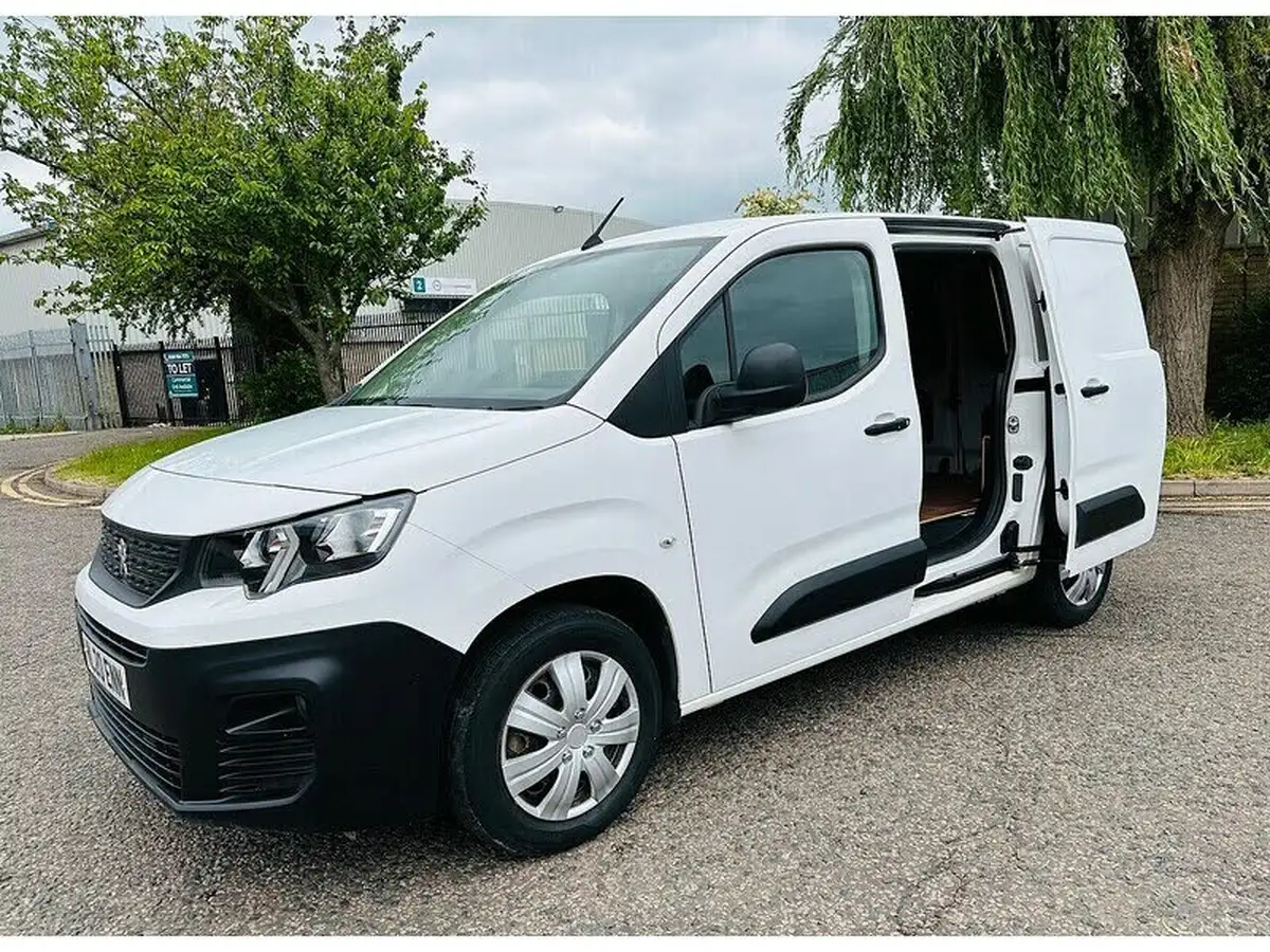 2020-peugeot-partner-15-bluehdi-1000-professional-100ps-eu6dt-panel-big-3