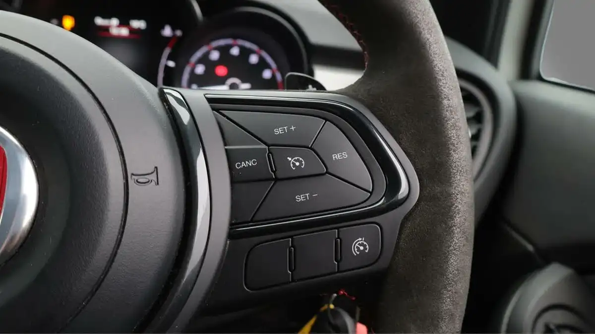 2021-fiat-500x-13-firefly-turbo-sport-big-26