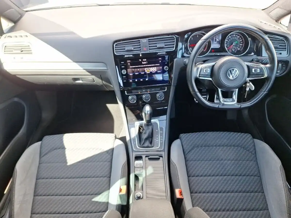 2019-volkswagen-golf-20tdi-r-line-5d-dsg-big-2
