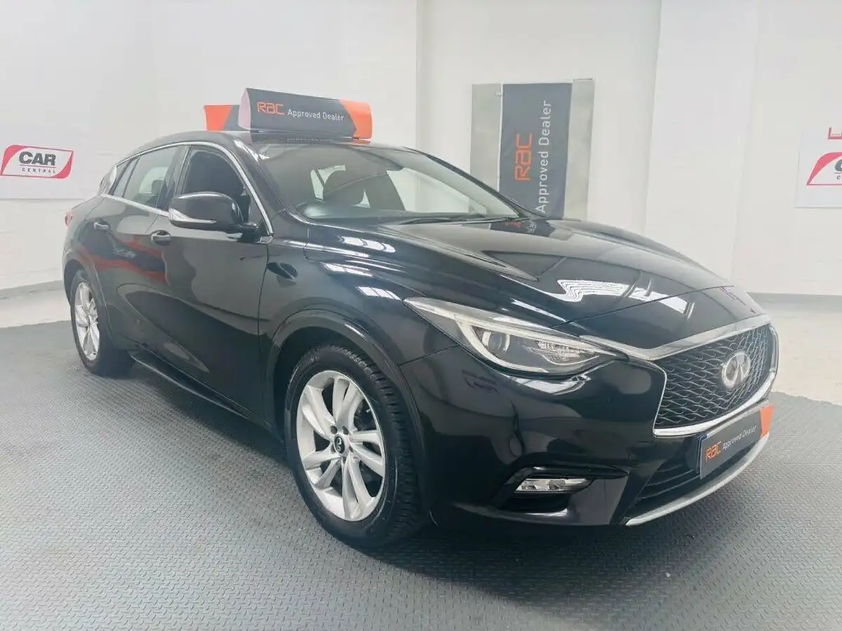 2016-infiniti-q30-15d-se-big-7