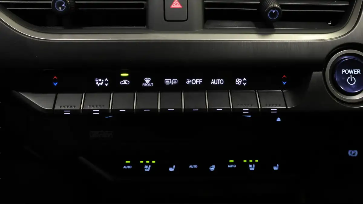 2021-lexus-ux-250h-20-takumi-big-11