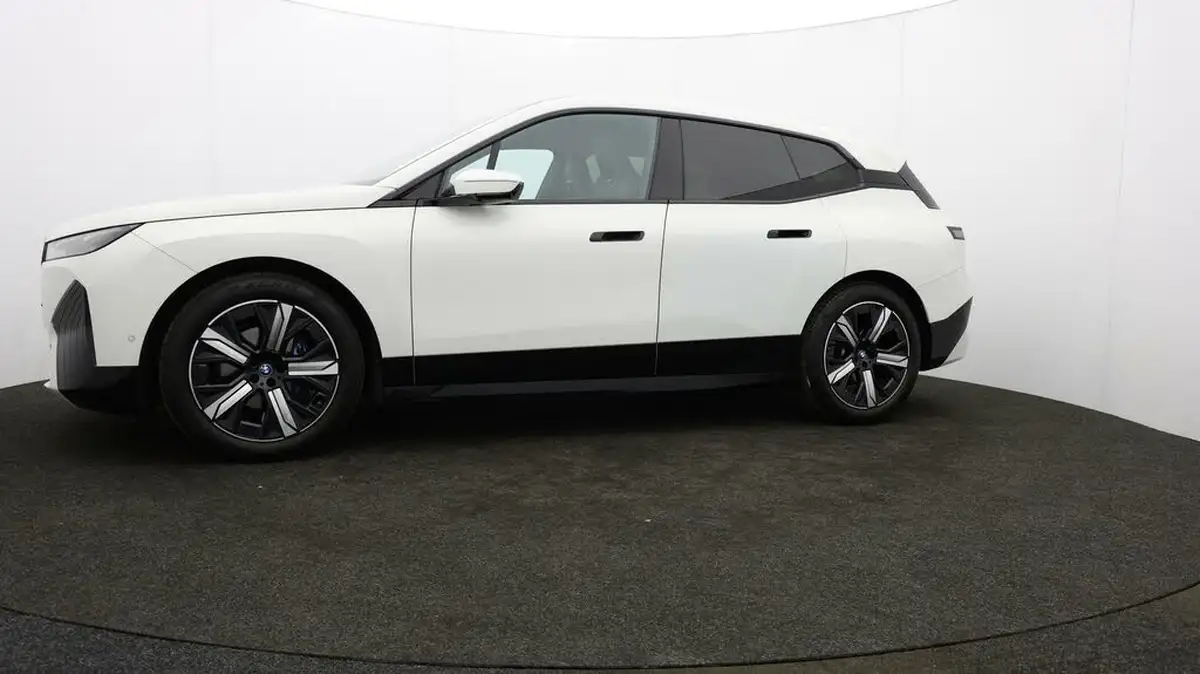 2022-bmw-ix-e-xdrive-40-m-sport-big-64