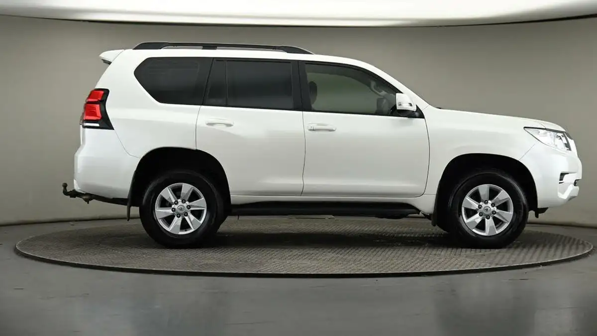 2023-toyota-land-cruiser-big-12