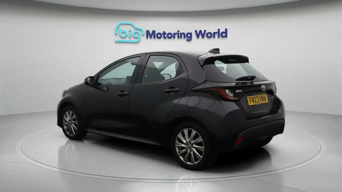 2023-toyota-yaris-15-vvt-i-icon-big-5