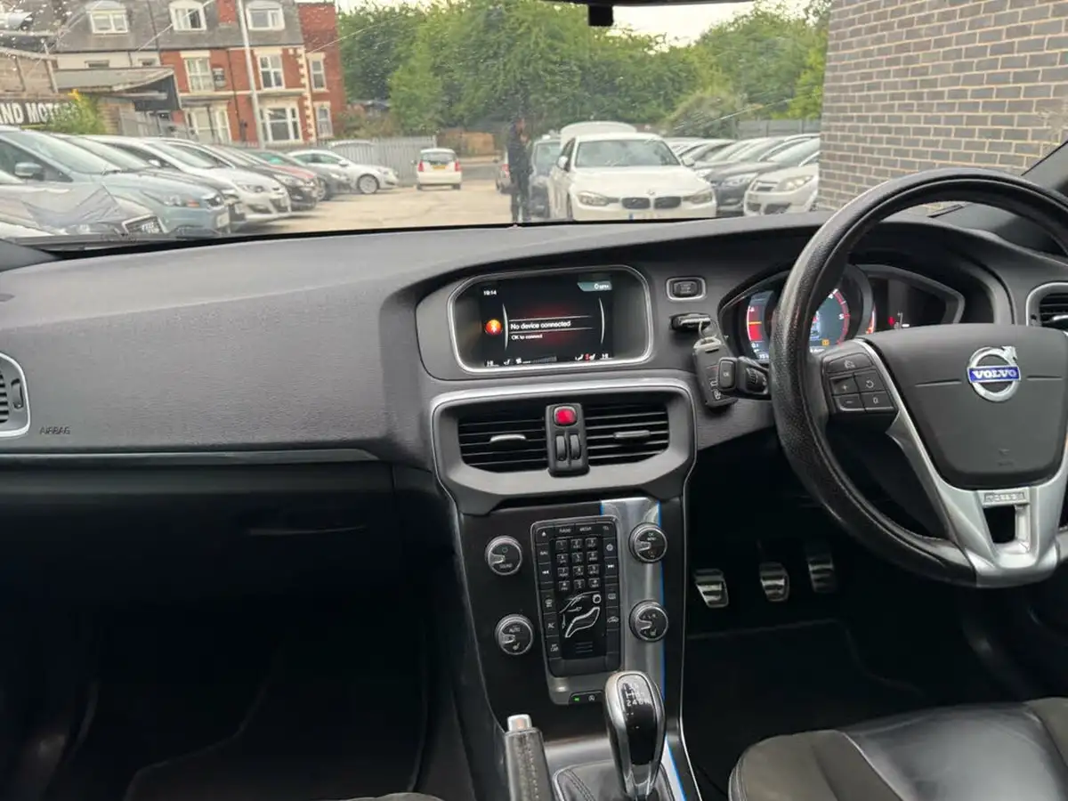 2016-volvo-v40-20td-d3-r-design-nav-big-35