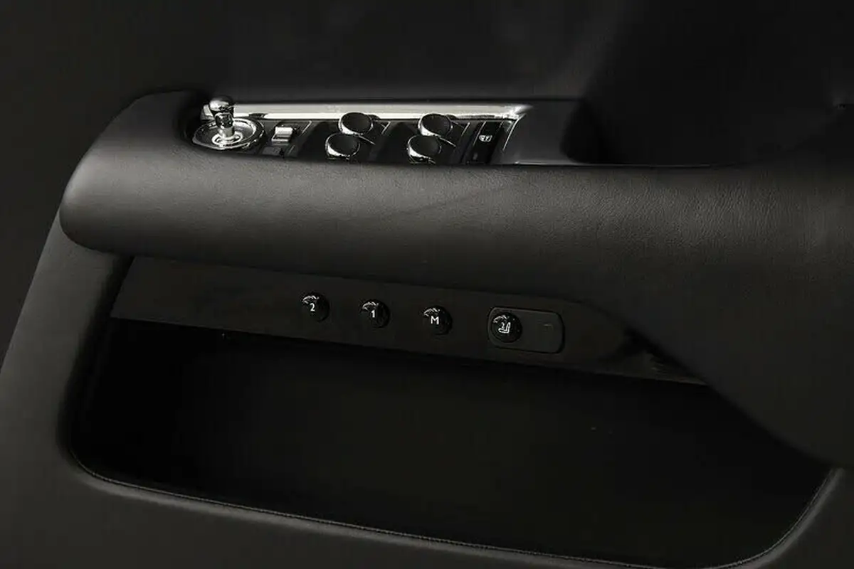 2017-rolls-royce-wraith-66-no-trim-big-29