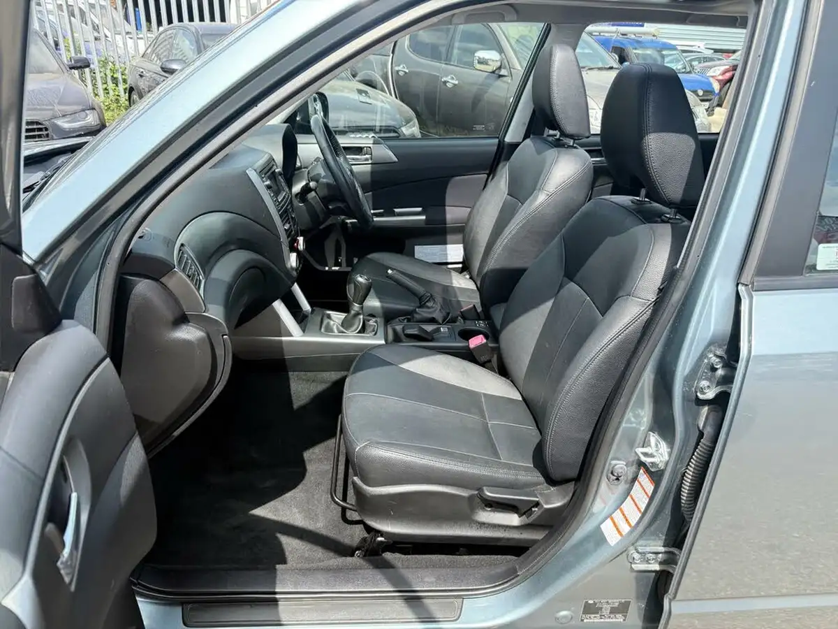 2011-subaru-forester-20-xs-big-28