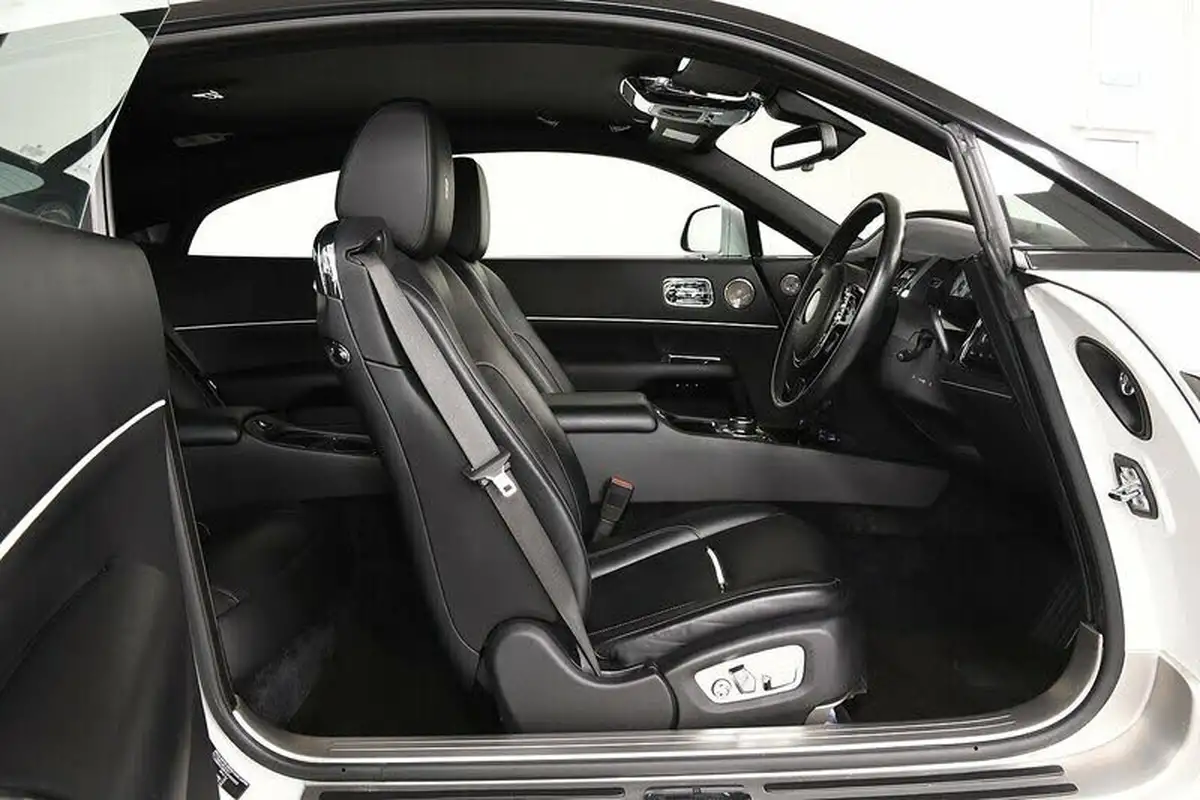 2017-rolls-royce-wraith-66-no-trim-big-5
