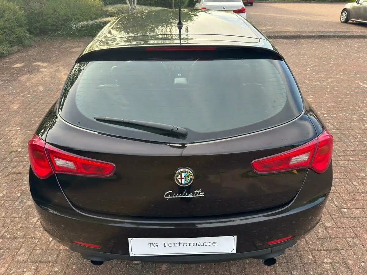 2012-alfa-romeo-giulietta-20td-veloce-140-bhp-big-10
