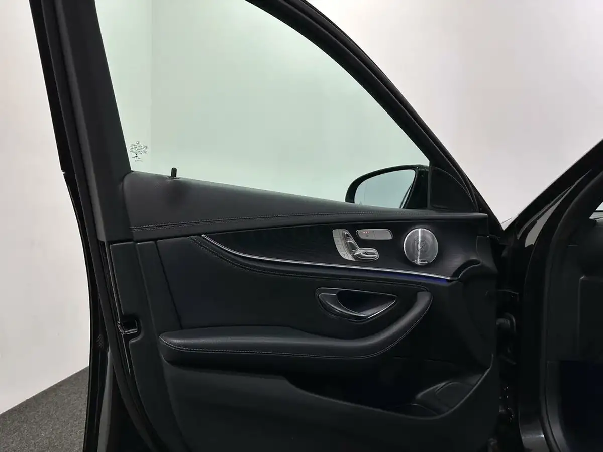 2020-mercedes-benz-e-class-20d-e300d-amg-line-edition-premium-plus-saloon-4d-big-37